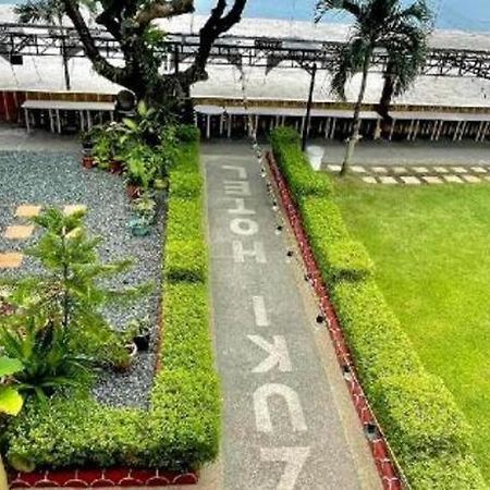 Suzuki Beach Hotel 오롱가포 외부 사진