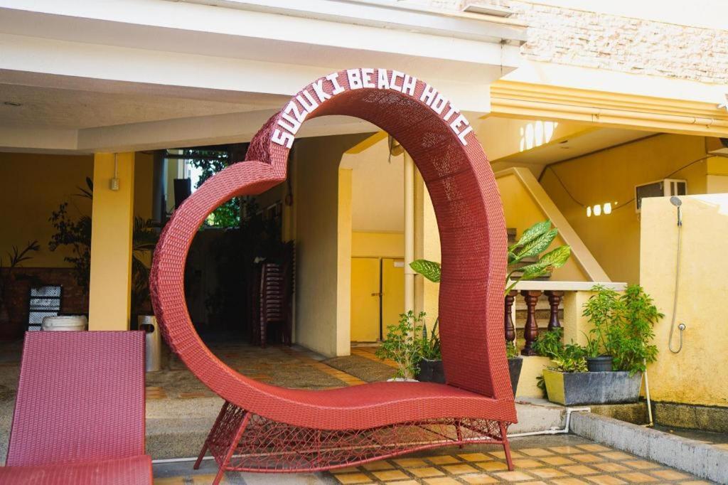 Suzuki Beach Hotel 오롱가포 외부 사진