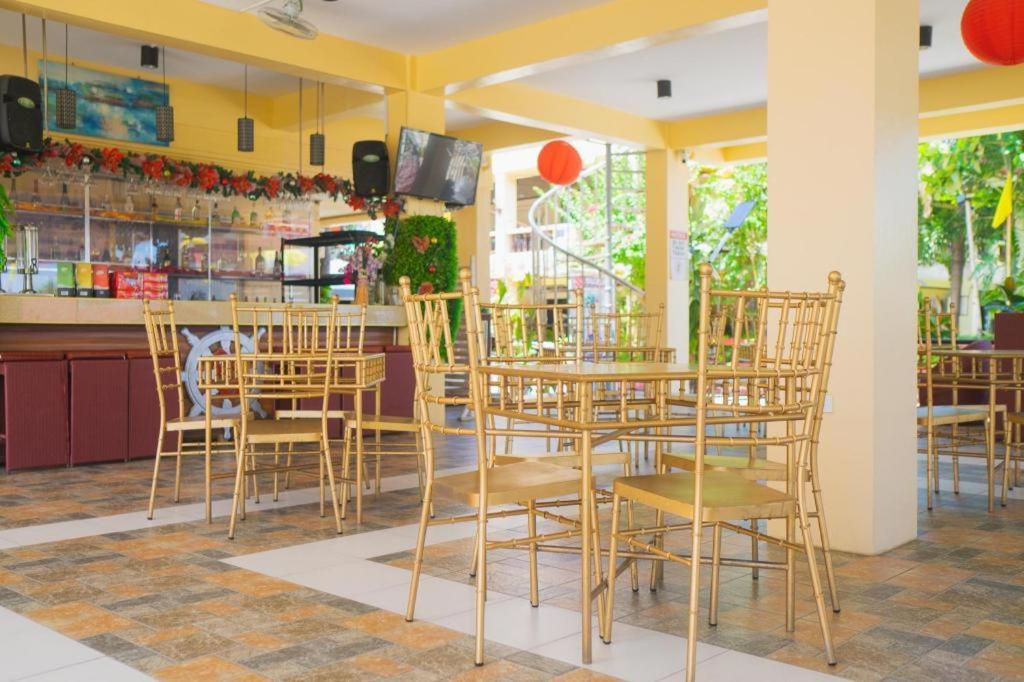 Suzuki Beach Hotel 오롱가포 외부 사진