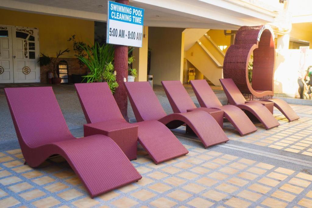 Suzuki Beach Hotel 오롱가포 외부 사진