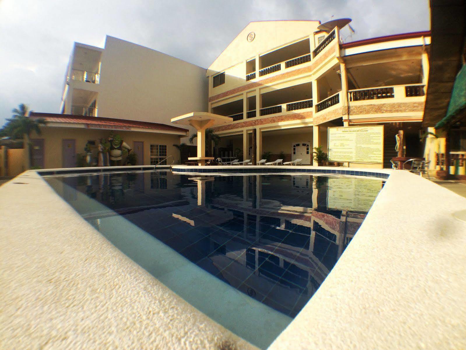 Suzuki Beach Hotel 오롱가포 외부 사진