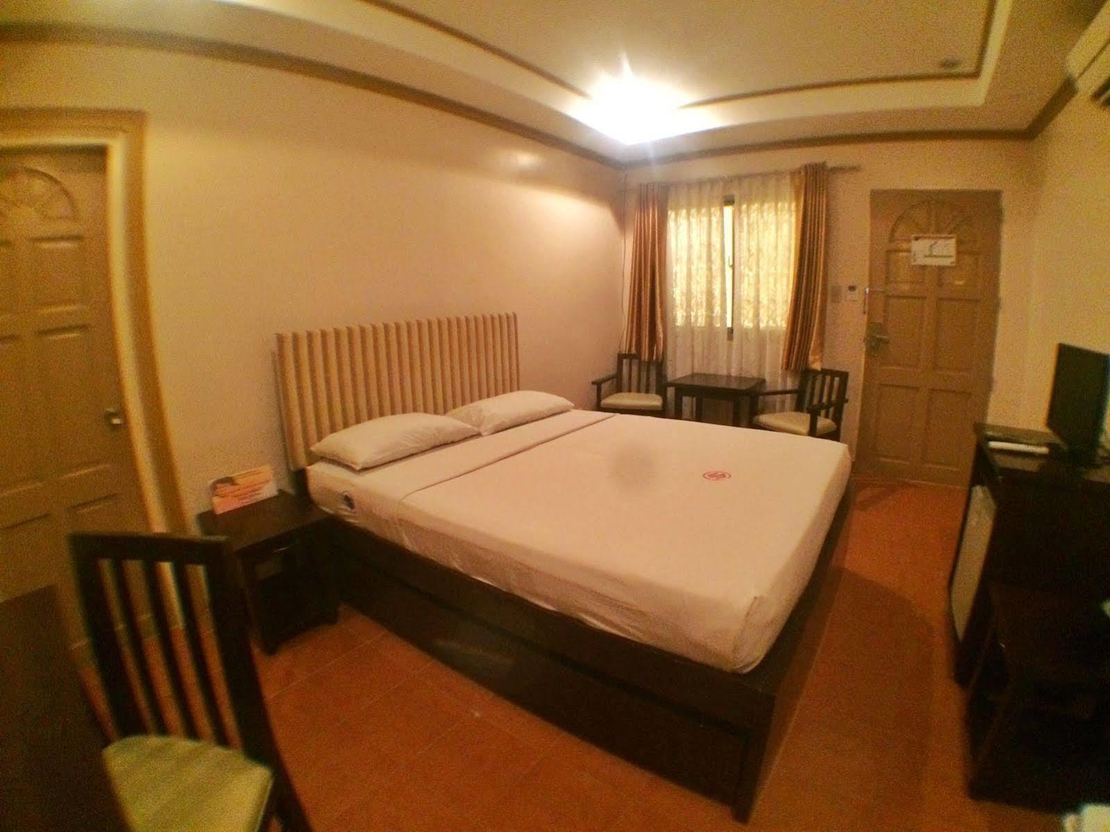Suzuki Beach Hotel 오롱가포 외부 사진