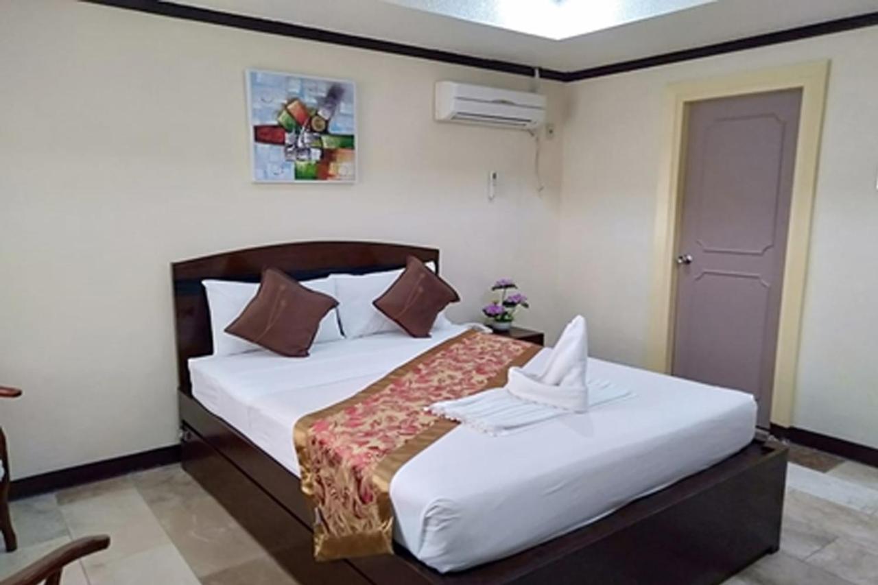 Suzuki Beach Hotel 오롱가포 외부 사진