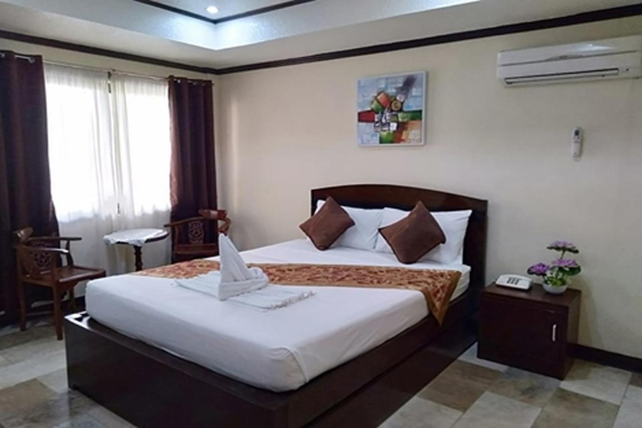 Suzuki Beach Hotel 오롱가포 외부 사진