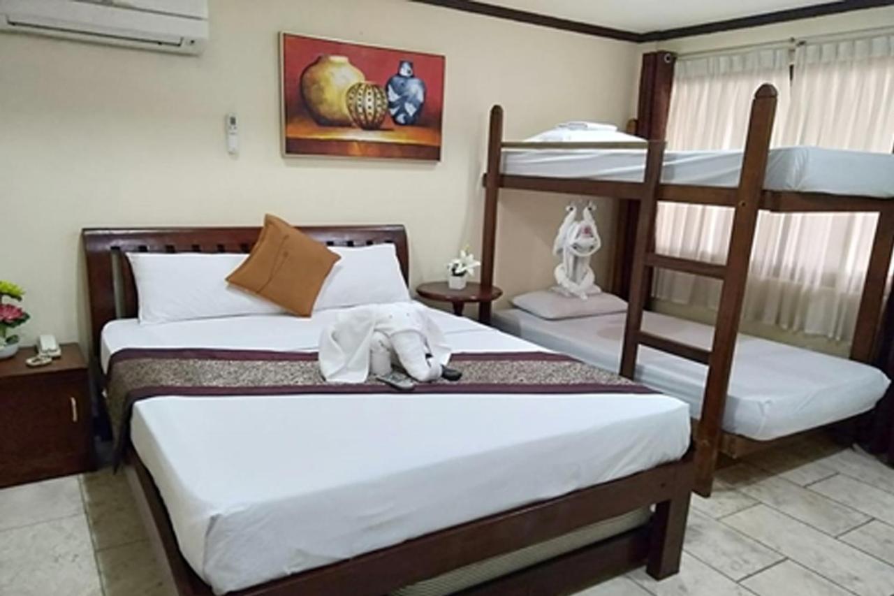 Suzuki Beach Hotel 오롱가포 외부 사진